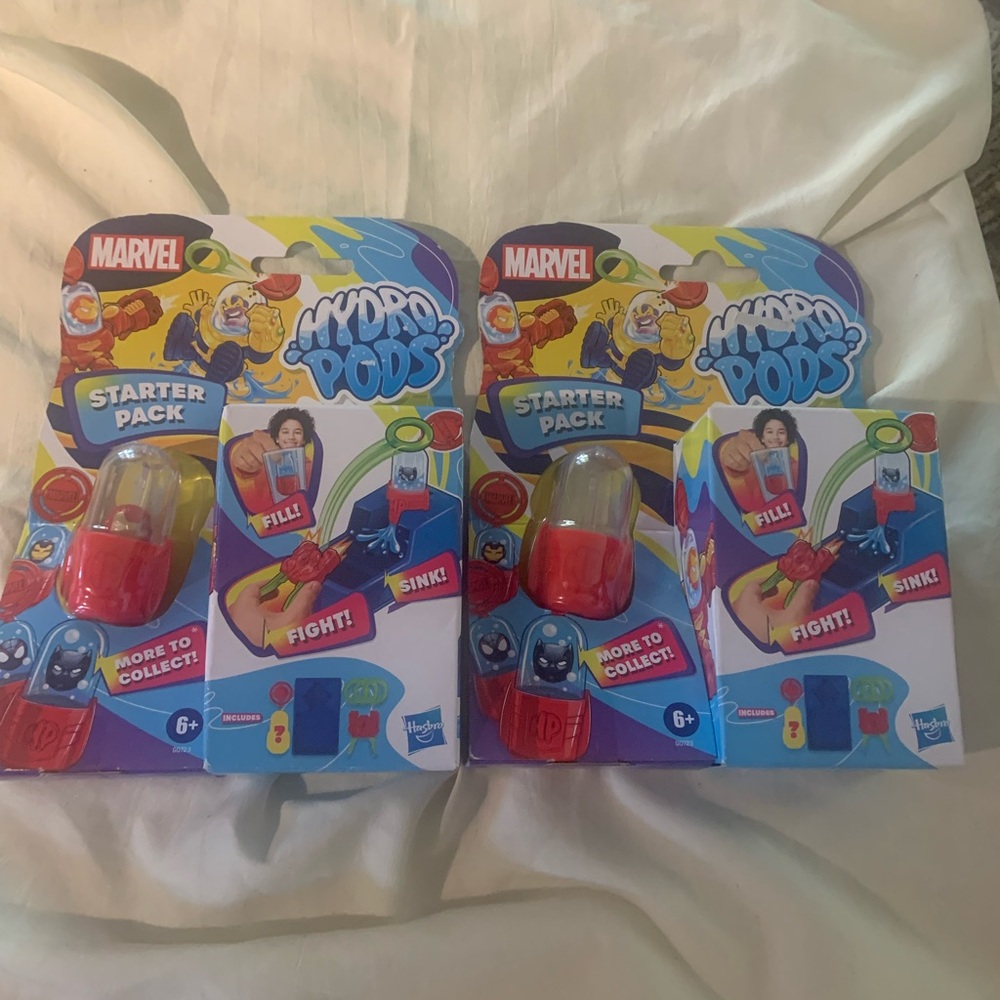 Hasbro Marvel Hydro Pods Starter Pack - Red and Blue